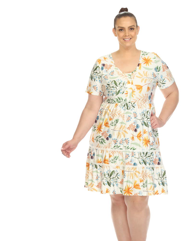 Front of a model wearing a size L White Mark Floral Short Sleeve Knee Length Dress in White by White Mark. | dia_product_style_image_id:291988